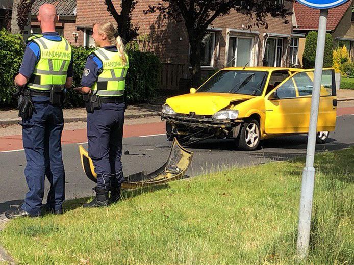 De schade aan een van de auto's