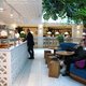 Klap je laptop open bij Café Celia in hartje Amsterdam