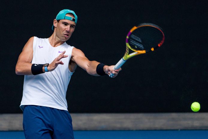 Rafael Nadal tijdens een training in Melbourne, waar maandag de Australian Open begint.
