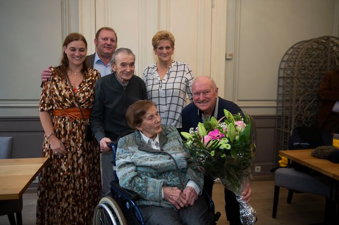 Maria Verstrepen blaast 105 kaarsjes uit