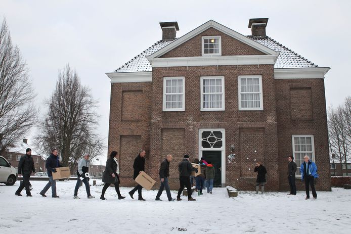 De verhuizing van ABC de Cirkel naar de eerste vaste locatie Huize Westervoorde in Olst 2 jaar na de oprichting.