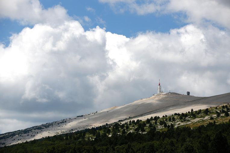 De kale top van de Mont Ventoux op ruim 1900 meter Beeld ANP