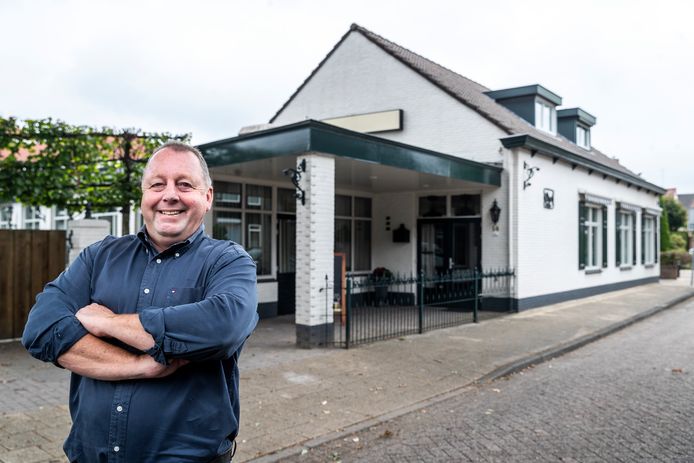 Robert de Leeuw is de nieuwe eigenaar van Het Wapen van Bladel. Dit wordt onder de nieuwe naam Het Buurthuis Bladel heropend.
