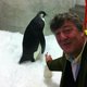 Stephen Fry op bezoek bij pinguïn Happy Feet