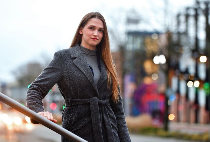 Corrie van Leerzem (27) is lijsttrekker voor Forum voor Democratie bij de komende gemeenteraadsverkiezingen in Roosendaal: ‘In de politiek mag je best de randjes opzoeken, maar je moet er niet overheen gaan.’