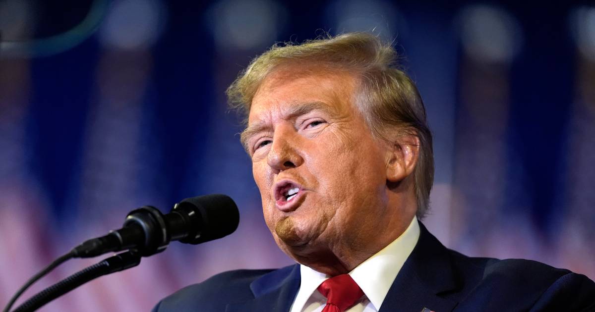 Trump receives a huge fine and is not allowed to work in New York companies for the next three years  outside