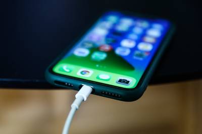 Brazilië neemt het wél op tegen Apple en haalt iPhones zonder bijgeleverde lader ook echt uit de rekken
