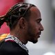 Het gaat weer over Lewis Hamilton, niet zozeer over zijn stuurmanskunsten maar over zijn piercings