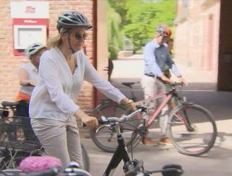 Koningin Mathilde start reeks fiets- en wandeltochten in teken van mentaal welzijn: “Waarom niet? Ik sport heel graag”