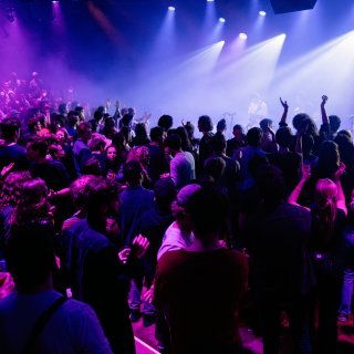 Dancing to jazz with hip-hop, afrobeats, and neo-soul at Datskat Festival in the Bimhuis: ‘Today’s jazz’