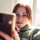 Verliefd op onze telefoon: 1 op de 3 Nederlanders heeft liever nooit meer seks dan geen smartphone