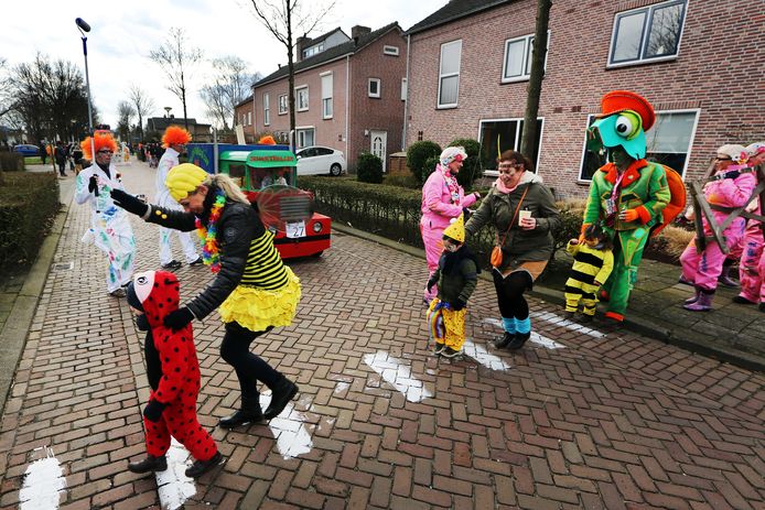 De optocht van Bosuilendorp zal carnavalszondag weinig wagens tellen, omdat de verenigingen in het dorp geen bouwloods meer hebben.