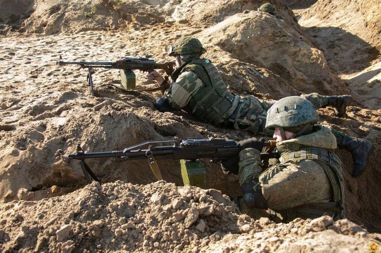 Volgens de NAVO zijn 30.000 Russische militairen in Wit-Rusland gestationeerd. Beeld AFP