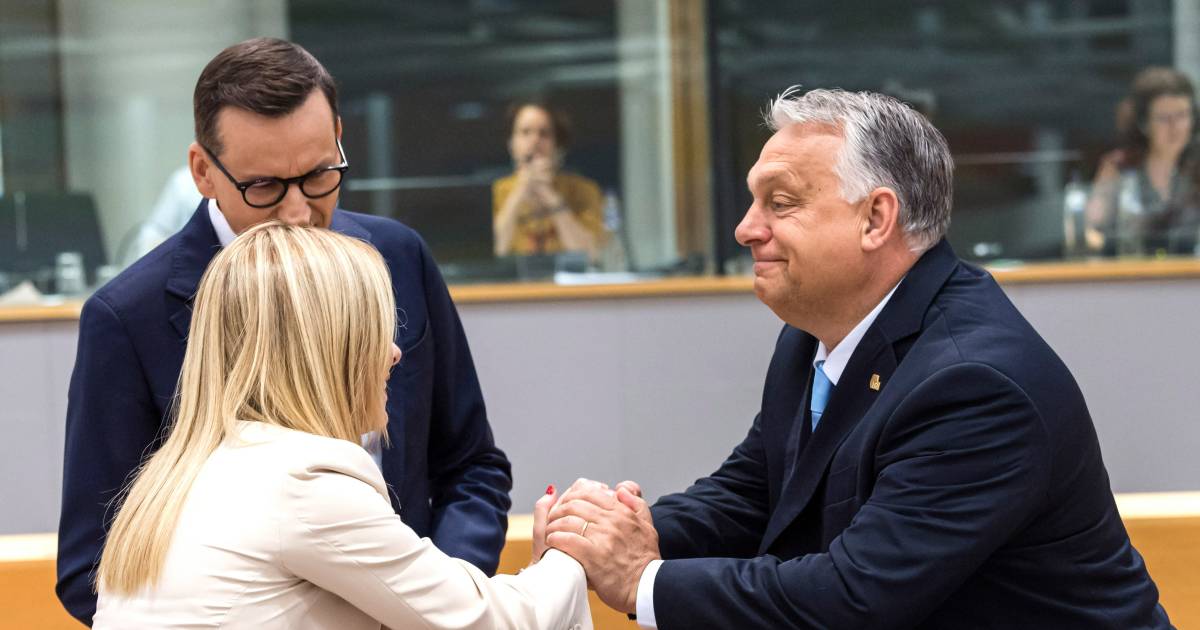 Hungary and Poland press EU summit on migration |  outside