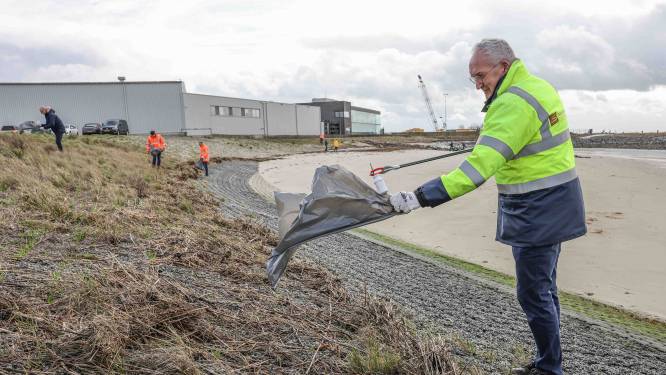 Start afvalestafette Reimerswaal; Van der Straaten gaat met honderd man rotzooi te lijf