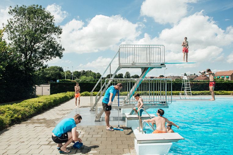 krom Geslagen vrachtwagen onderwerpen Vlaamse jongeren terroriseren Nederlands zwembad: 'Vooraleer je ze kunt  verbieden te komen, is de zomer voorbij'