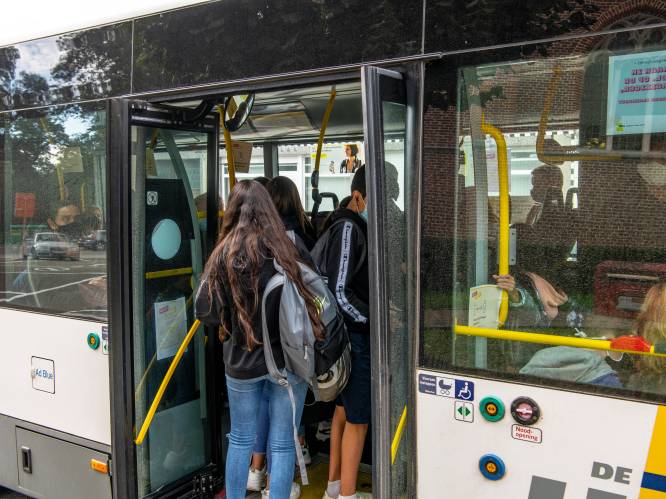 De Lijn komt vrijdag met oplossingen voor laattijdige schoolbussen buitengewoon onderwijs Sint-Gerardus: “Kinderen en adolescenten weer samen op de bus”