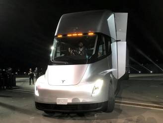 Elon Musk beweert dat eerste Tesla-vrachtwagens nog dit jaar geleverd zullen worden