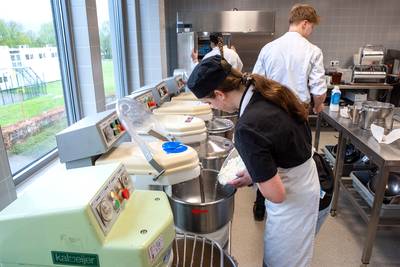 Gastelse Priscilla maakt beste leerlingenworstenbroodje van Brabant