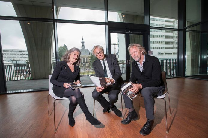 Hanneke Besseling, Jeroen Vervliet en Jan Zoet in de Spinoza Foyer.