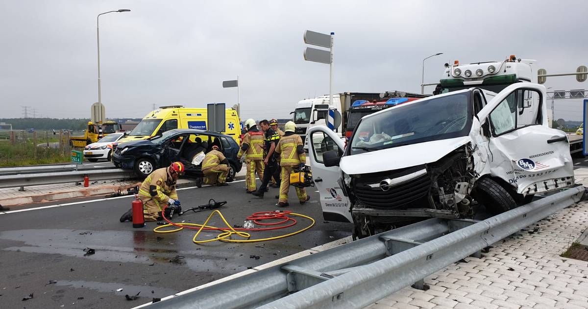 3 gewonden bij ernstig ongeval op N18 in Enschede.