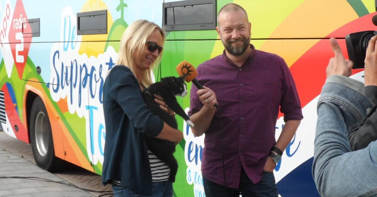 Floortje en Jeroen moedigen Marianne Vos aan in Babyloniënbroek