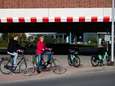 Opeens struikel je in Nijmegen over de deelscooters en deelfietsen: wat mag en hoe ‘heurt’ het eigenlijk?