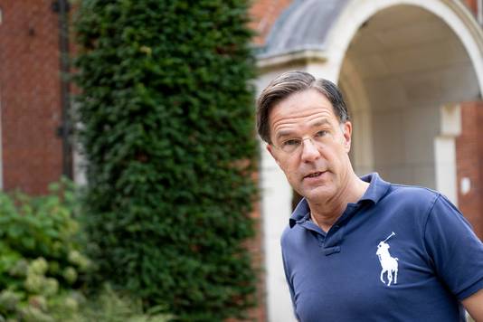 VVD-leider Mark Rutte, bij het landgoed De Zwaluwenberg, waar formatiegesprekken gehouden worden tijdens een heisessie.