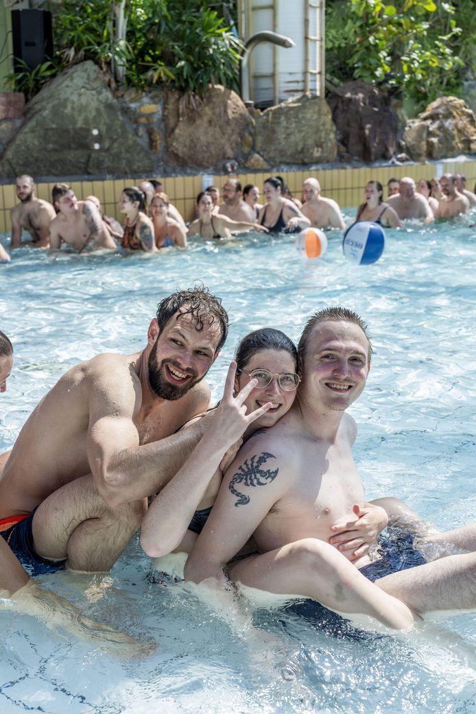 Graspop meets aqua gym  Metalheads doen aan aquagym bij Sunparks in Mol
