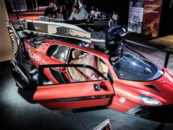 De eerste vliegende auto ter wereld ontdekt u in Antwerpen