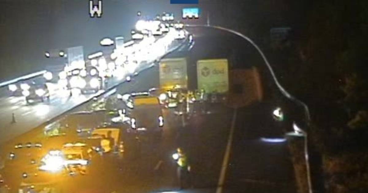 Meerdere personen gewond geraakt bij ernstig ongeval op de A12, weg was urenlang dicht.