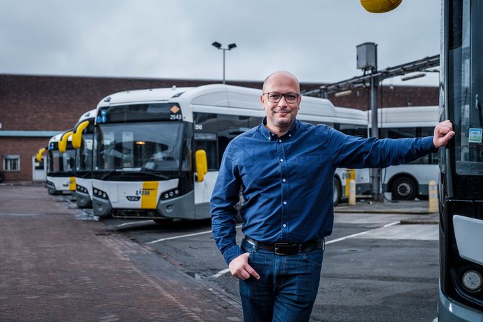 Kwalificatie Elektricien Hoe Van buschauffeur tot baas bij De Lijn Antwerpen: “Dat ik als eerste  allochtone werknemer hier zo hoog opklim, vind ik niet relevant. Ik zou ook  een rolmodel kunnen zijn voor een 'witte'