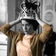 Hoe seriekijkers zich gaan kleden als koningin Elizabeth uit The Crown of Don Draper uit Mad Men