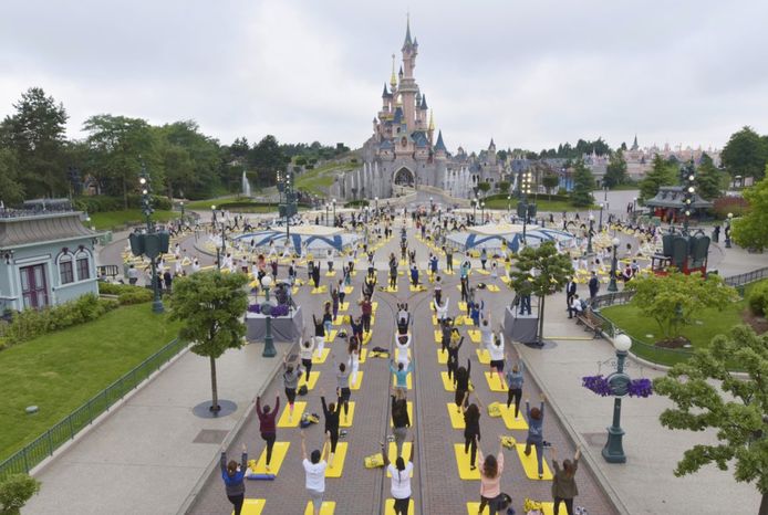 Disneyland Paris organiseert yogaweekend voor bezoekers