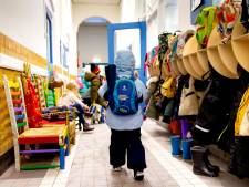 Kind aanmelden voor de basisschool voordat het de eerste woordjes brabbelt? Mag niet, gebeurt wel
