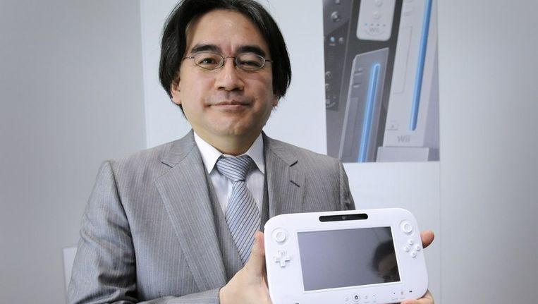 Satoru Iwata met de Wii U Beeld reuters