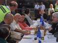 Twee gevangenen maken gebruik van lunch met de paus om te vluchten
