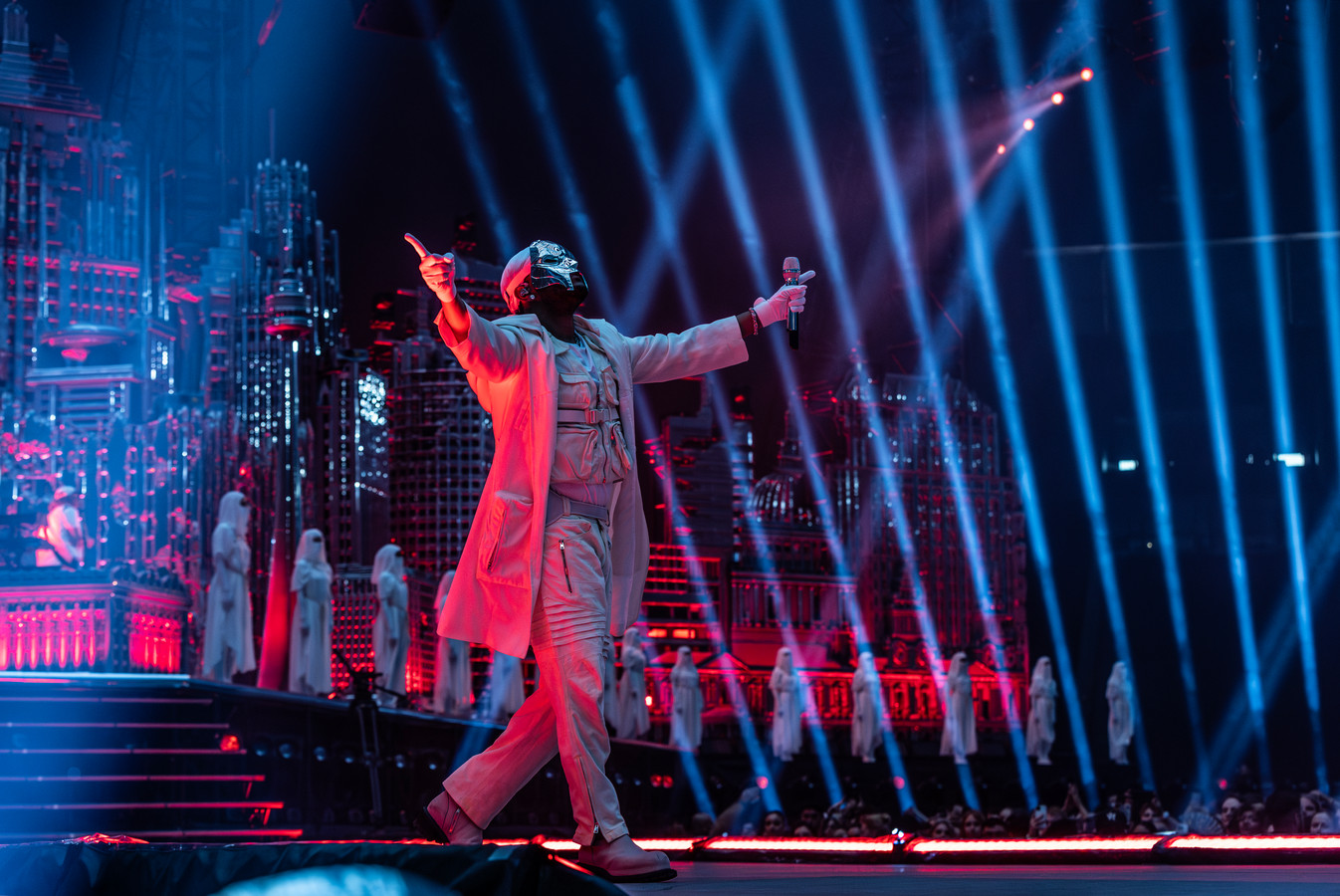 Recensie The Weeknd laat het publiek in de Johan Cruijff Arena uit