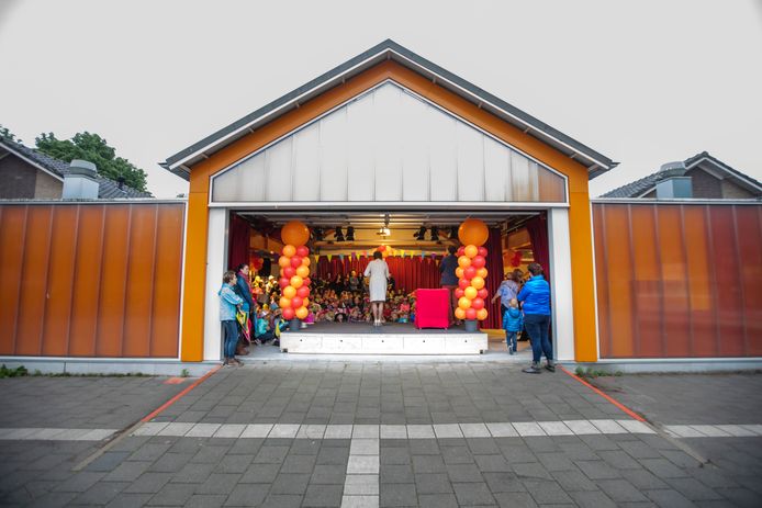 De Jorisschool in Mierlo-Hout vierde het 50-jarig bestaan in 2016. In 2020 houdt de school op te bestaan. Dan gaan de Jorisschool en 't Baken samen met St. Odulfus verder als één katholieke school.