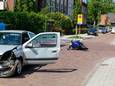 De scooterrijder kwam in botsing met een auto.