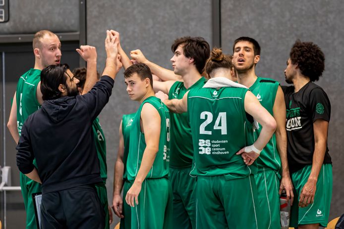 De basketballers van Tantalus speelden tegen Virtus hun eerste wedstrijd nadat teamgenoot Axel Verstegen omkwam bij een ski-ongeluk.