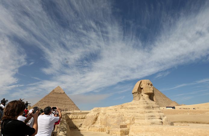 De sfinx van Giza. Een gelijkaardig sfinxbeeld zou gevonden zijn in Luxor, Egypte.