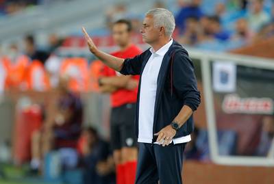 Débuts difficiles, mais victoire pour Mourinho avec la Roma, Tottenham surpris au Portugal