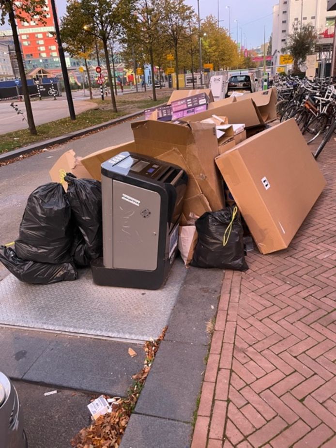 Afval Philitelaan Strijp-S.