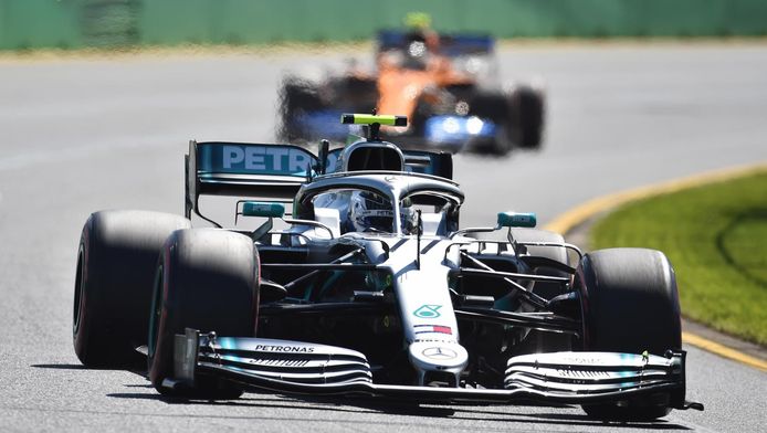 Lewis Hamilton a réalisé le meilleur temps de la première séance d'essais libres à Melbourne.
