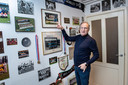 Eric Meijers in zijn persoonlijke voetbalmuseum thuis in Nijmegen.