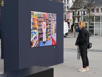 Na hetze rond ‘woke’ foto’s in Arenberg stunt fotograaf Mous Lamrabat met fototentoonstelling op Groenplaats: “Speciaal om foto’s volgende ochtend al aan publiek te tonen”
