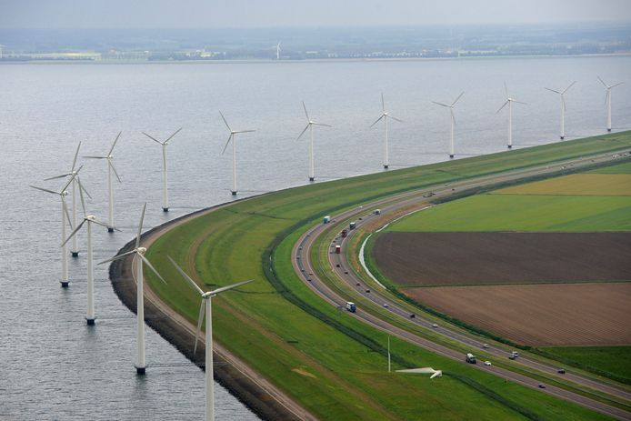 De snelweg A6, niet ver van de afrit Urk vandaan.