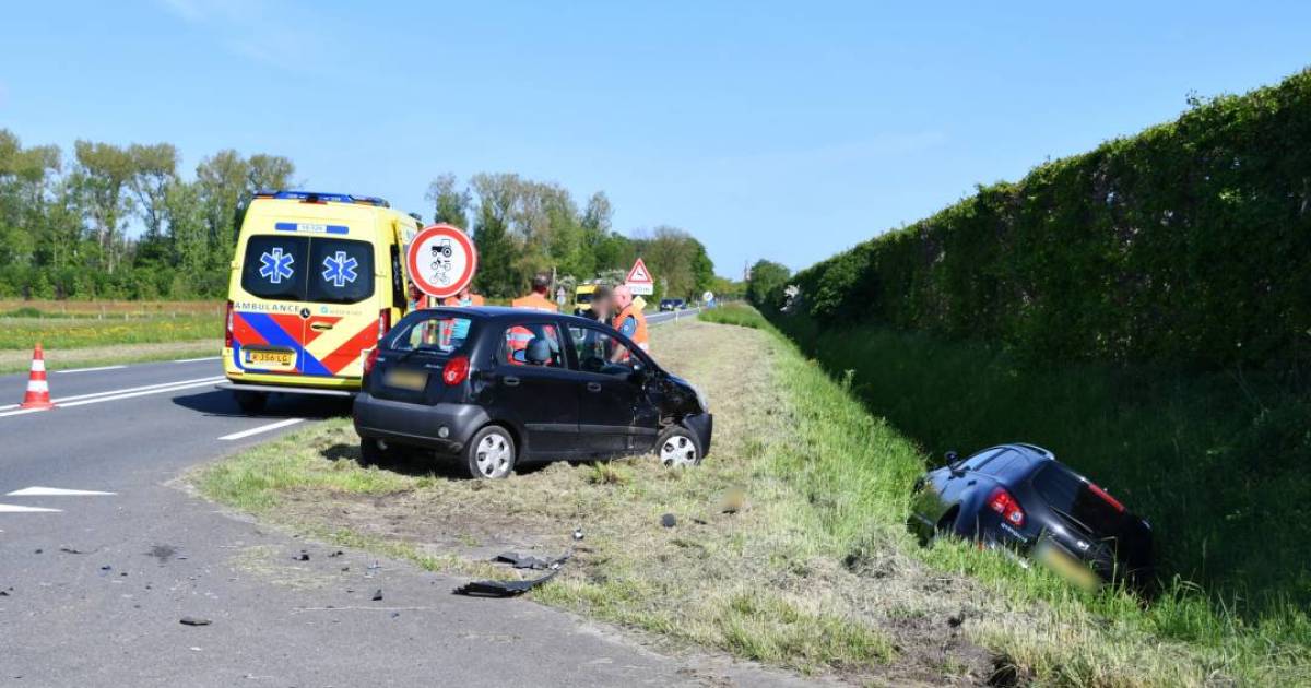 Auto in sloot bij ongeval N289 Kapelle.
