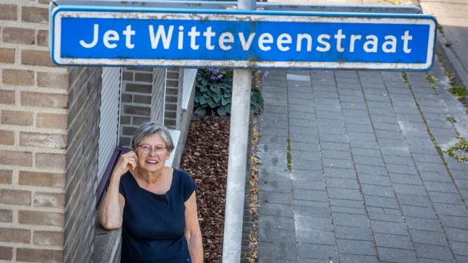 Het doelloze naambord van de Jet Witteveenstraat;  straat zonder bewoners krijgt nog geen nieuwe plek